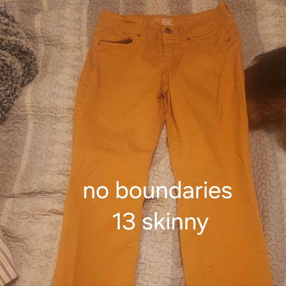 No boundaries skinny size 13
